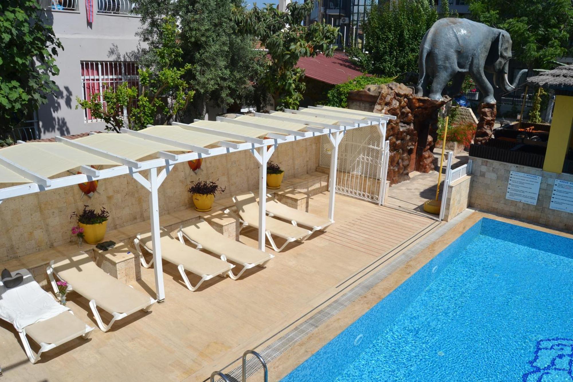 Safari Suit 2024-3 Aparthotel 3*